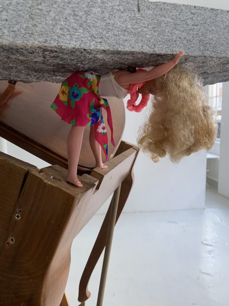 David Mach, No Rest for the Wicked, détail d'installation
