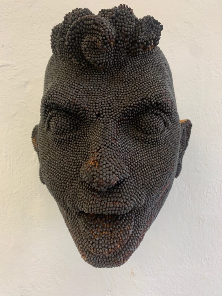 David Mach, Untitled Head, 1990, 30 x 29 x 25 cm, allumettes assemblées et brûlées