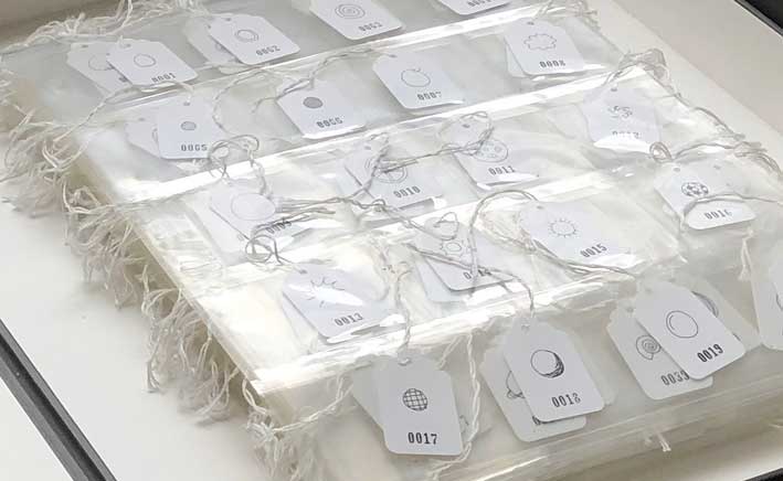 Nina Rodin, 1000 dessins ronds (boîte) (détail), 2013, livre de travail comprenant un écran avec vidéo et 1000 dessins originaux en boîte à clapet,41.5 x 47.5 x 8 cm
