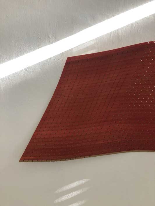 Résonnances, 2018, mélèze teinté, 2 éléments, 135 x 40 x 10 cm
