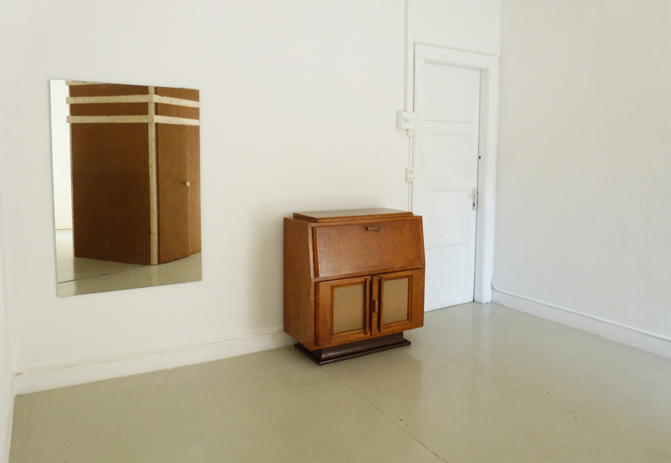 Meuble radio, bande son, miroir, 2011