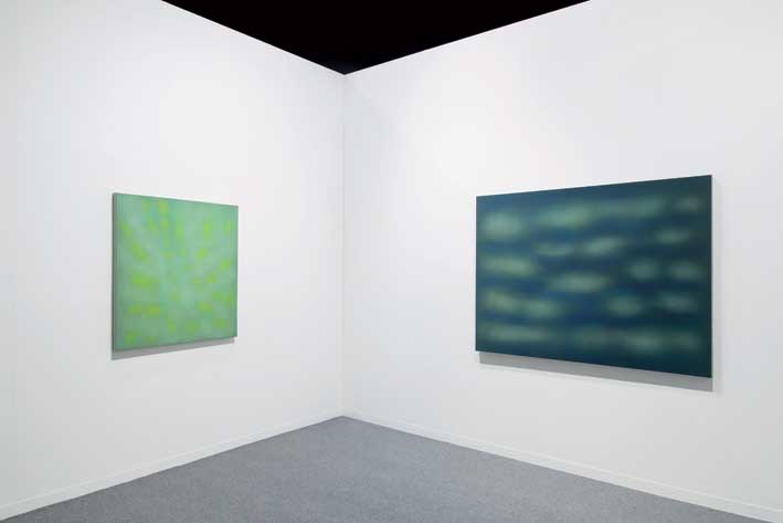 Josée Pitteloud, Bleu de Prusse 14 IV 15, 2016, alkyde sur lin, 110 x 100 cm et Pourpre dioxazine 13 I 13, 2015, alkyde sur lin, 130 x 170 cm