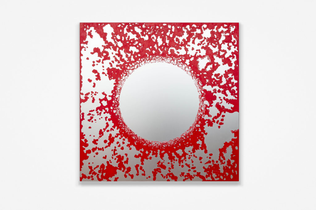 “rouge”, Huile sur aluminium 100 x 100 x 2 cm, 2023-2025 ©photo Raphaelle Mueller