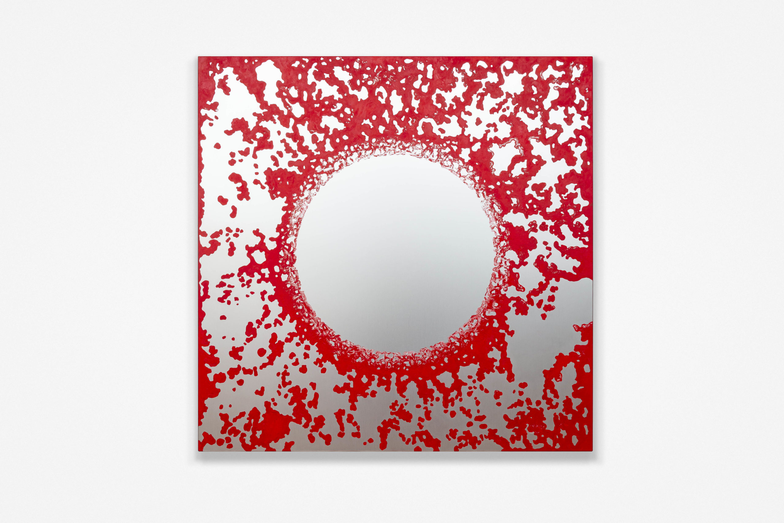 “rouge”, Huile sur aluminium 100 x 100 x 2 cm, 2023-2025 ©photo Raphaelle Mueller